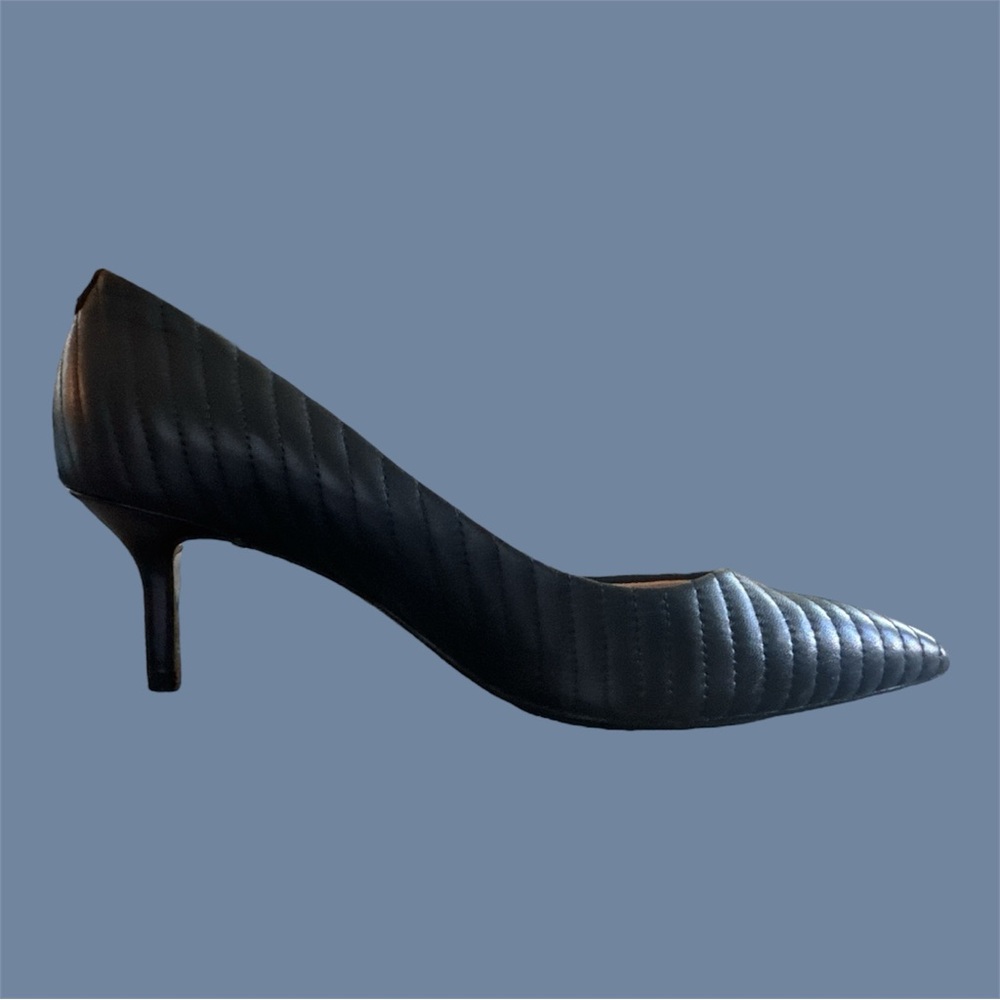 Karl Lagerfeld women’s black quilted pumps size 7.5